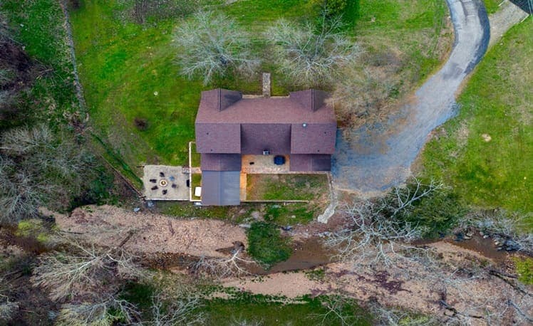 Aerial overhead view of the cabin and its 4.5 acres