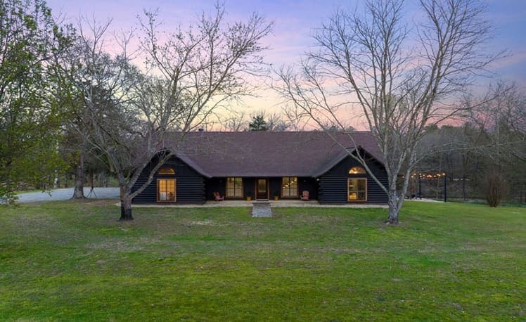 Front view of Creekside Ranch cabin in Pine Hills West, Broken Bow